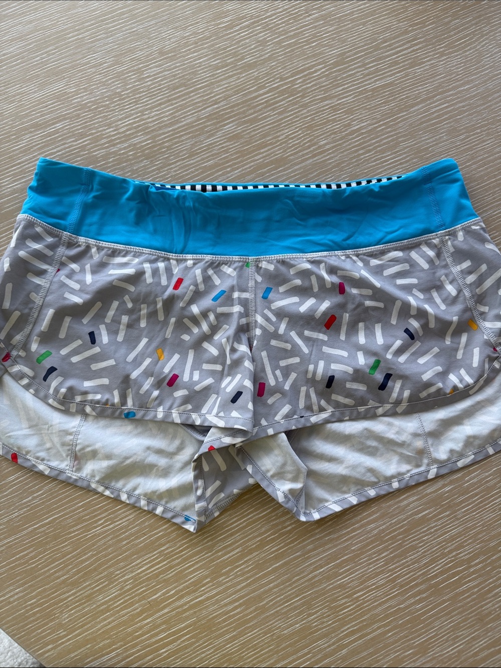 lululemon athletica Seawheeze Sprinkle Print Speed Shorts size 10